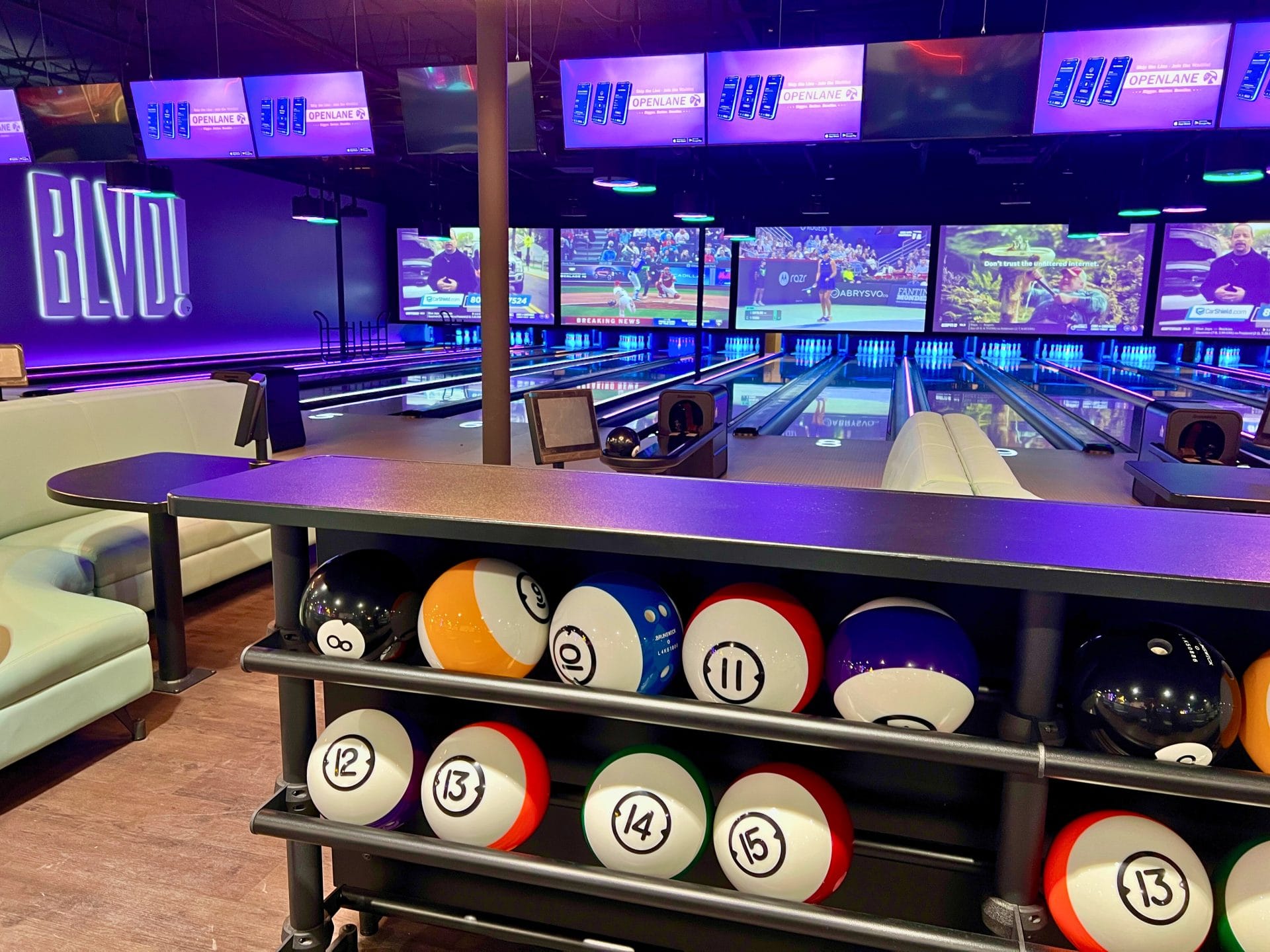 Immersive bowling lanes